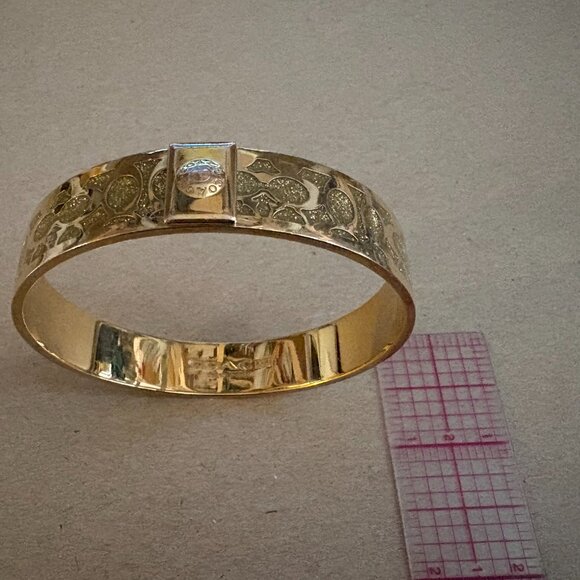 NWT Coach signature bangle in gold tone metal with gold enamel - Picture 7 of 9